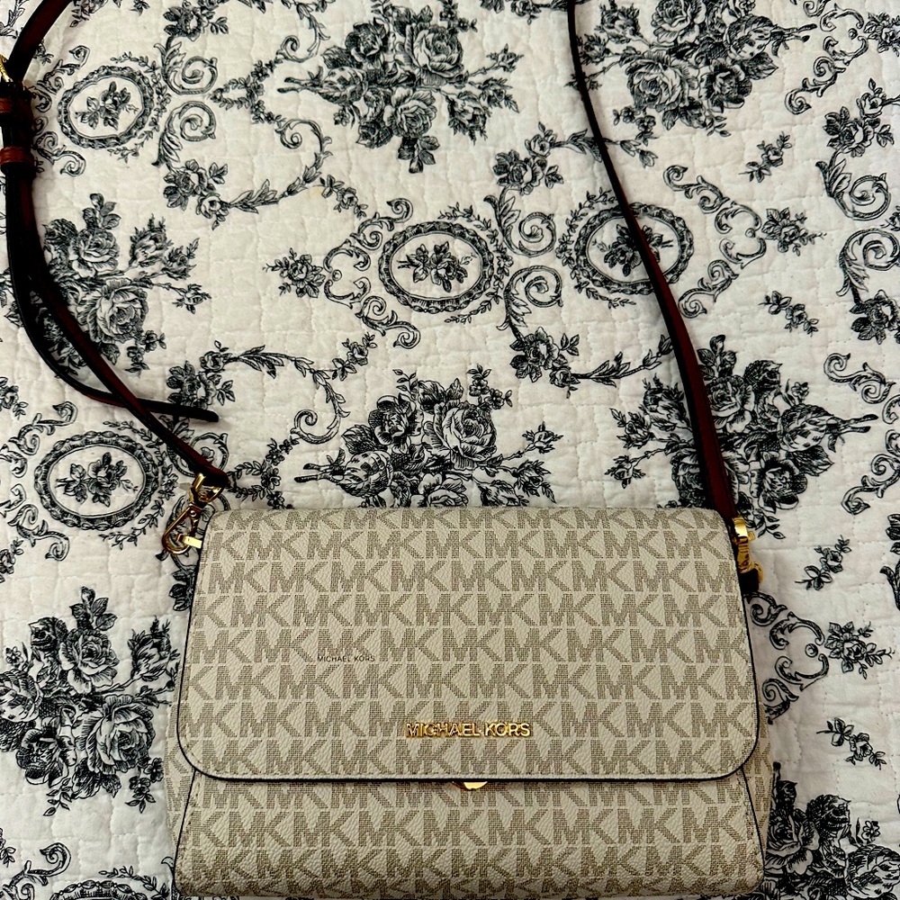Michael Kors crossbody. Very good used condition.